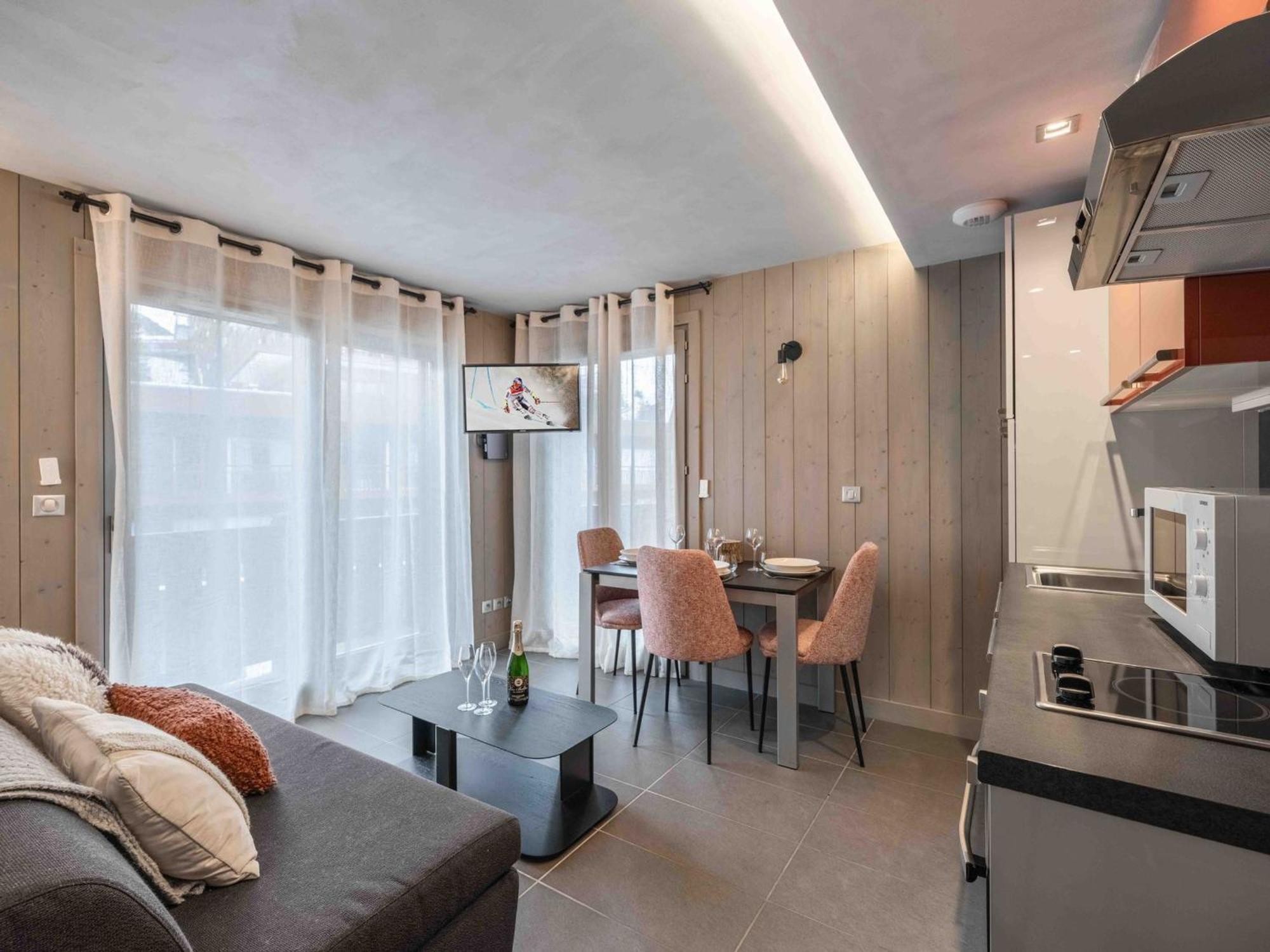 Apartment Cosy, Design, Renove, En Centre-ville Avec Grande A Moriond - Fr-1-563-44 *